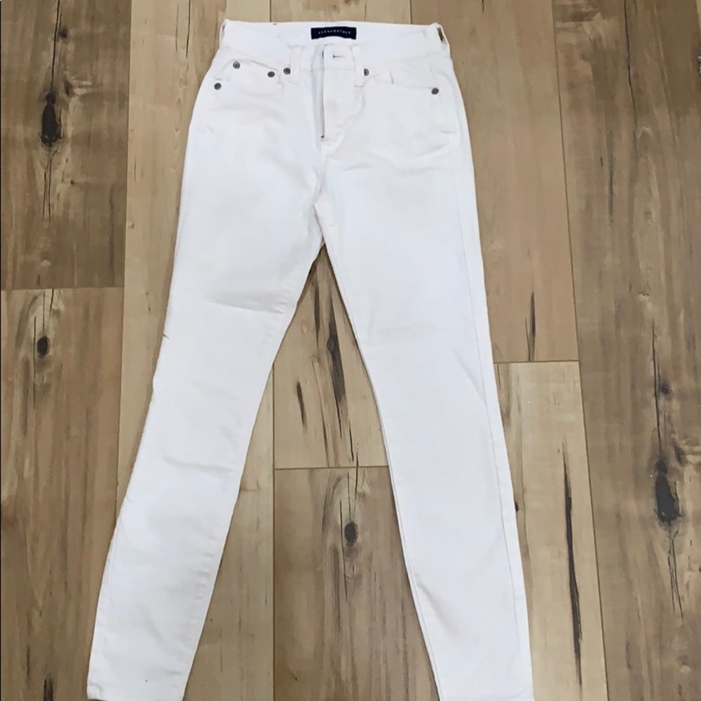 Aeropostal white jeans!